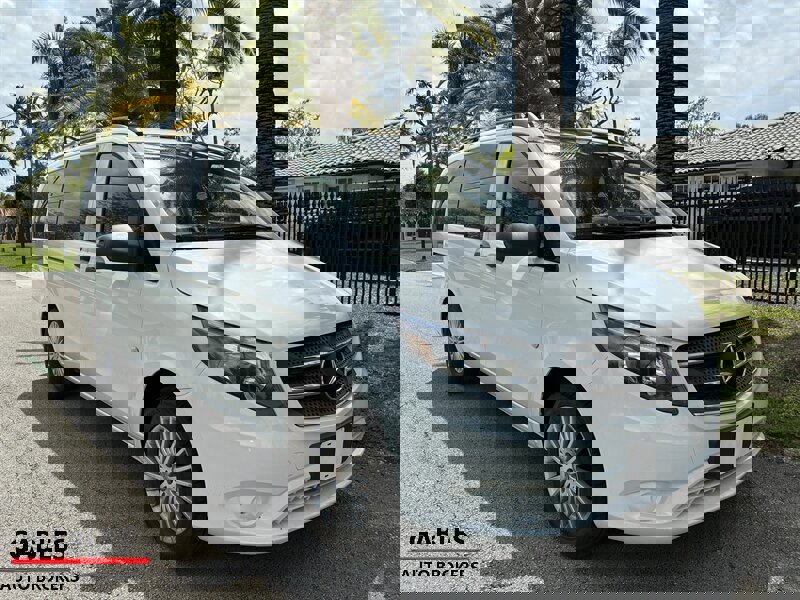 Used 2018 Mercedes-Benz Metris Passenger image 4