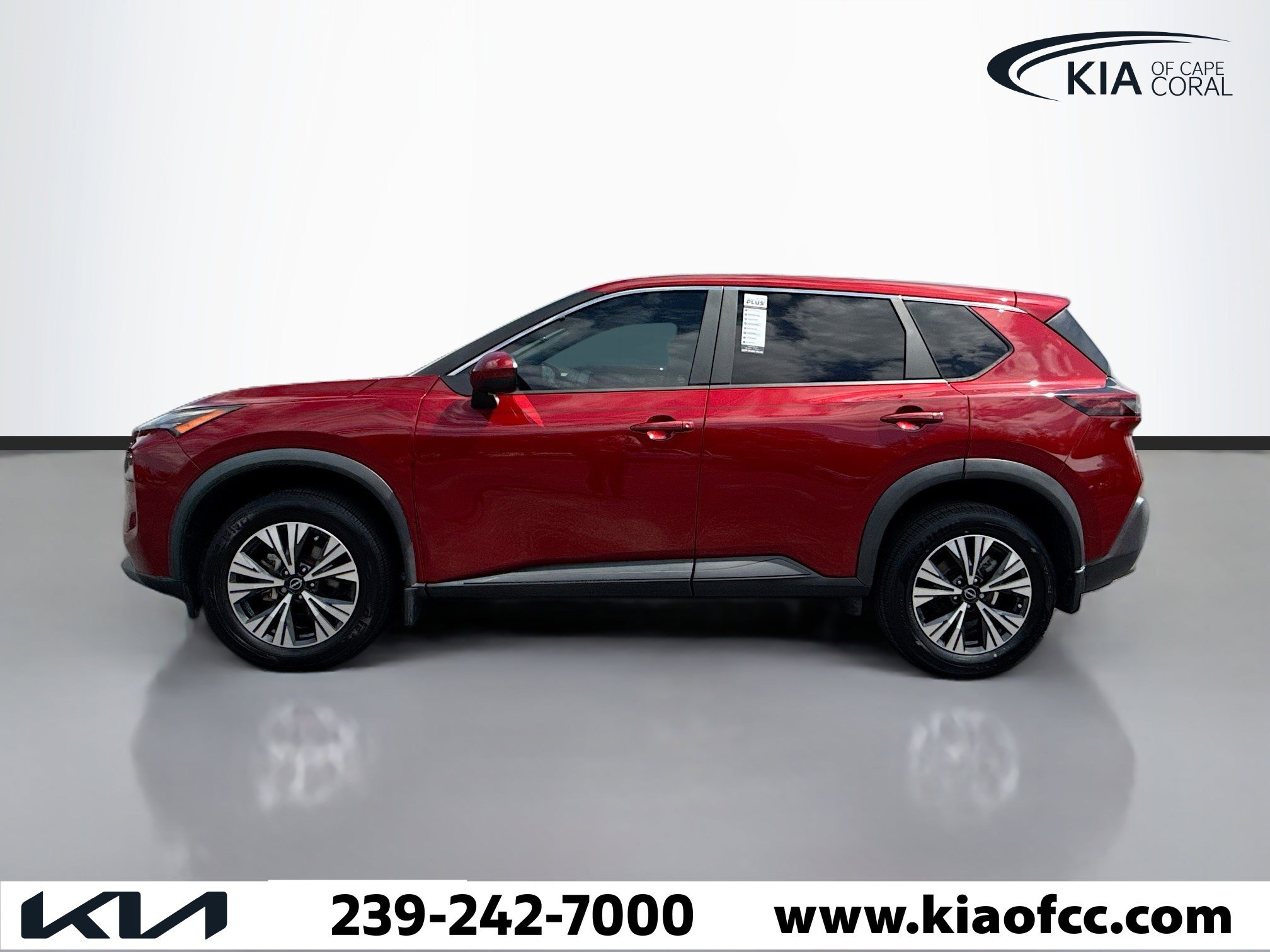 Used 2023 Nissan Rogue SV image 2