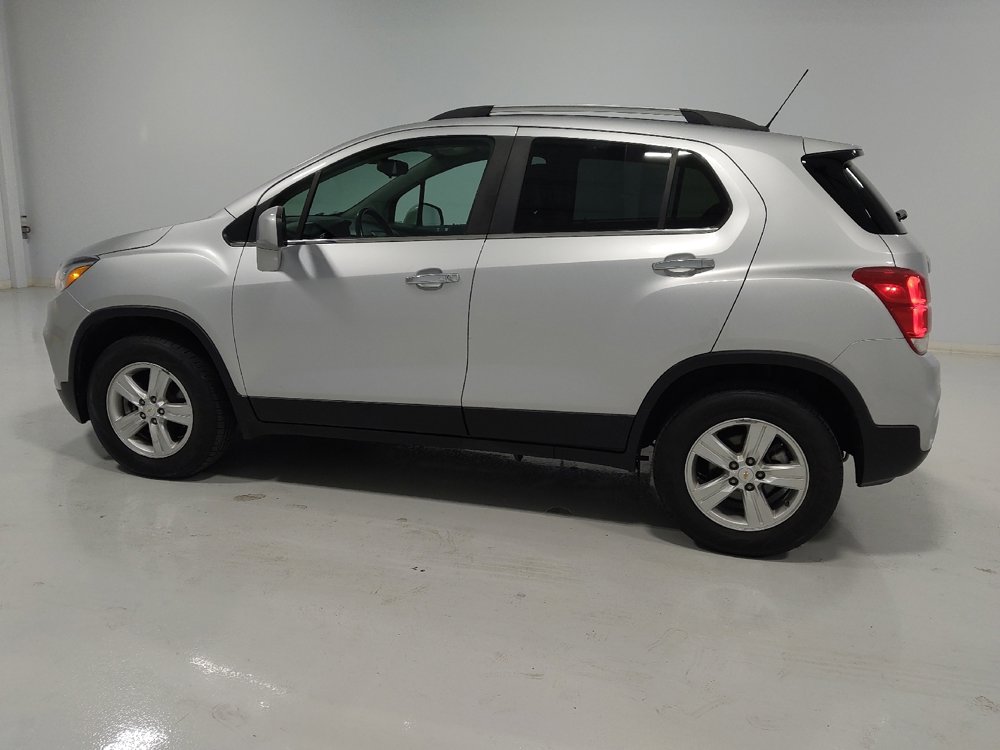 Used 2019 Chevrolet Trax LT w/ LT Convenience Package image 3