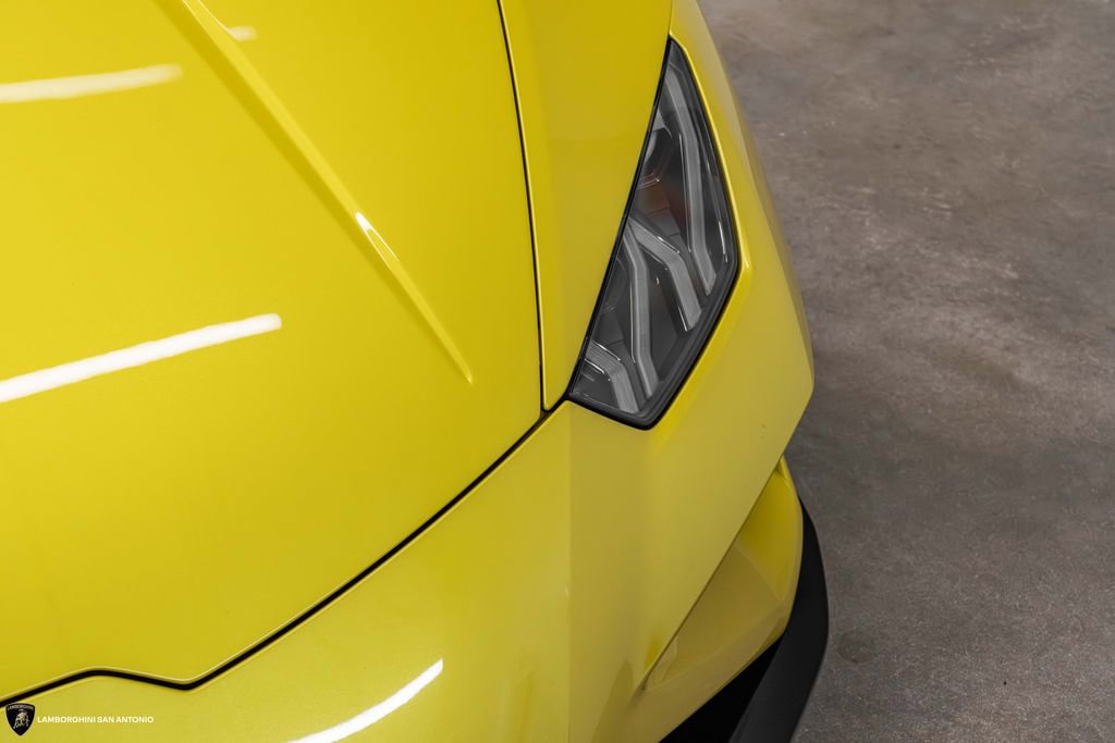 Used 2020 Lamborghini Huracan EVO RWD image 13