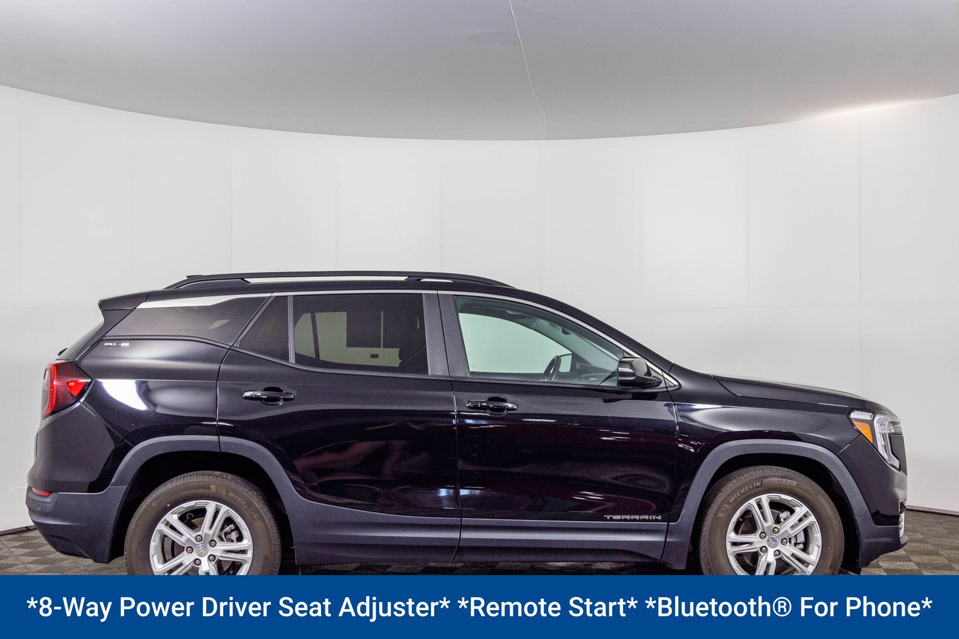 Used 2023 GMC Terrain SLE w/ Driver Convenience Package FWD image 16