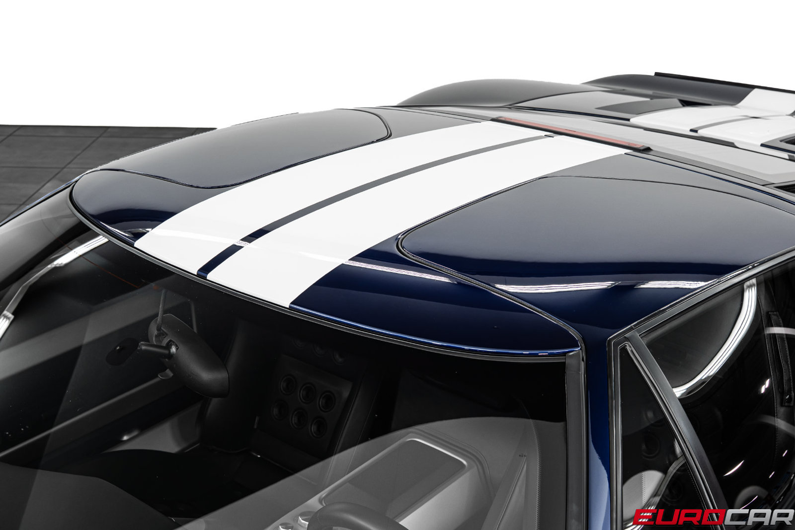 Used 2005 Ford GT RWD image 17