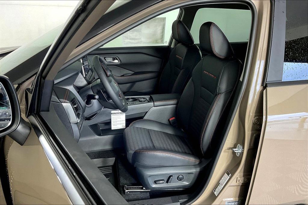 Certified 2025 Nissan Rogue SV image 14