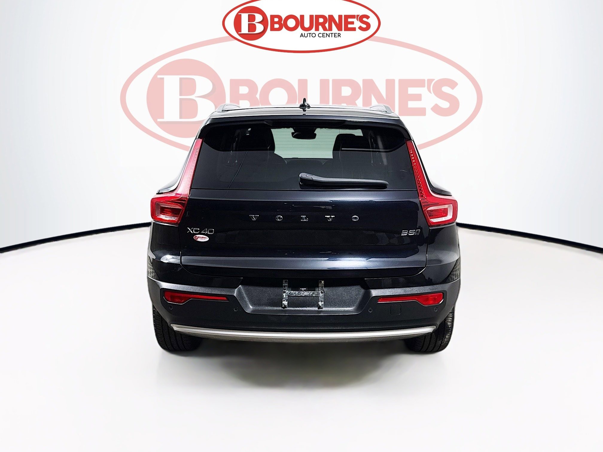 Used 2023 Volvo XC40 B5 Plus image 10
