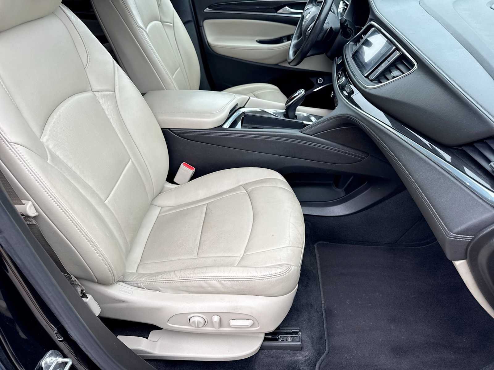 Used 2020 Buick Enclave Essence FWD image 19