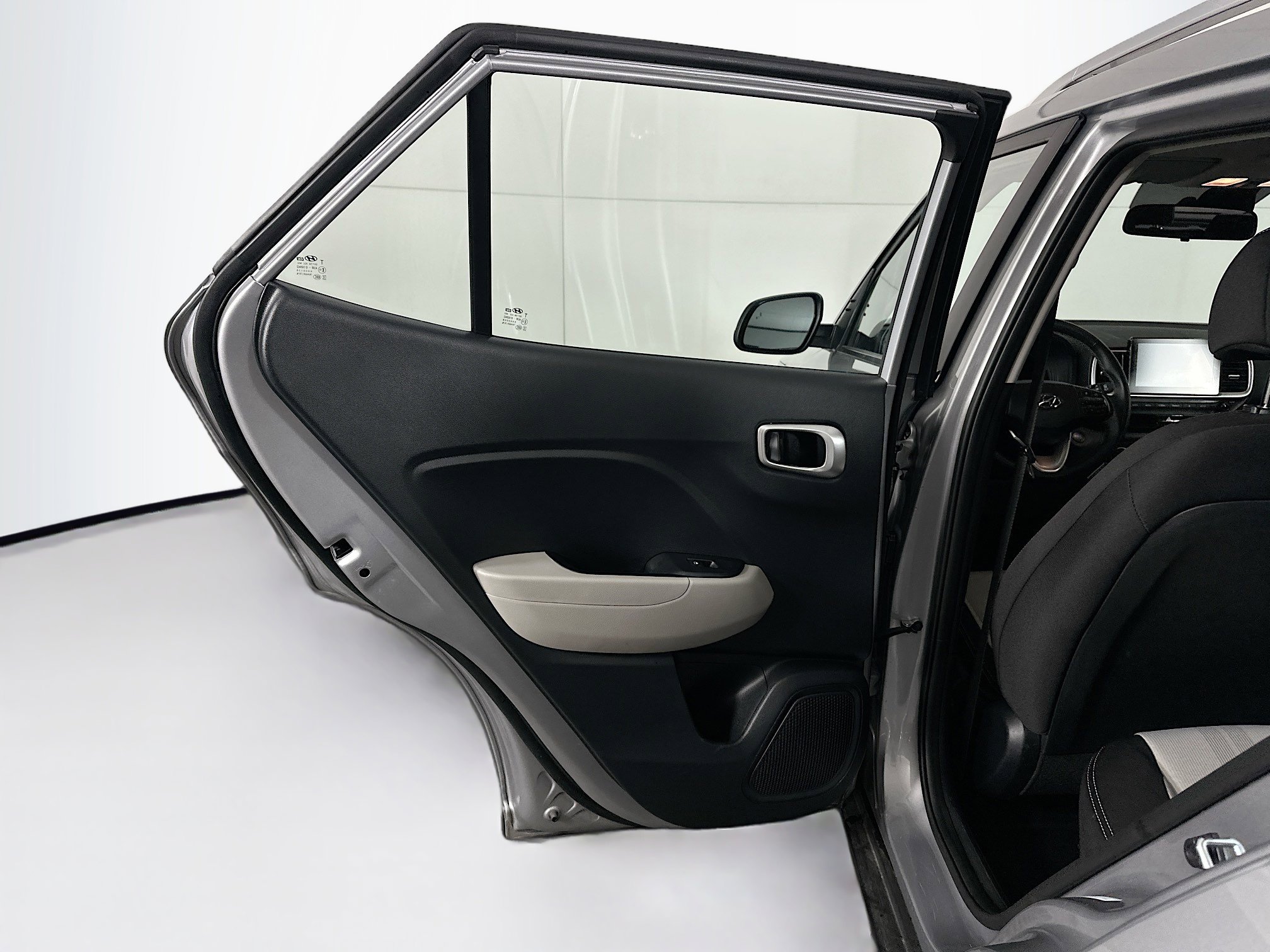 Used 2025 Hyundai Venue SEL image 26