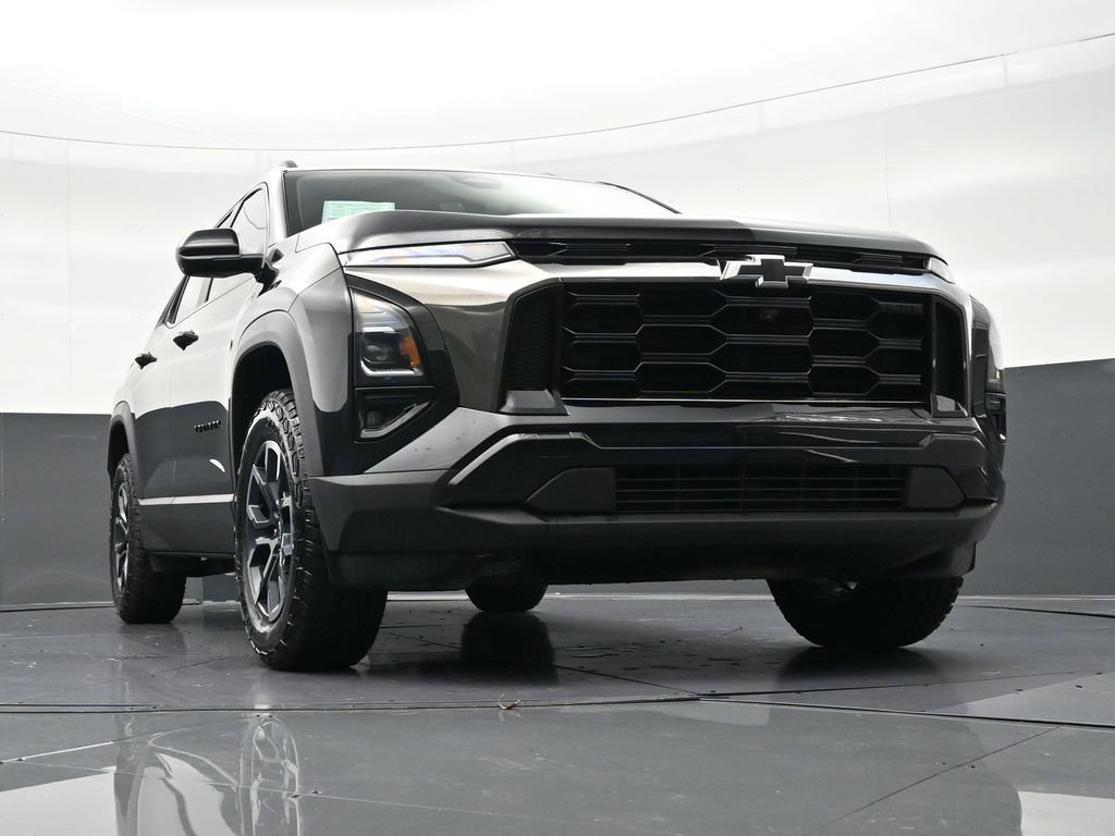 Used 2025 Chevrolet Equinox ACTIV w/ Safety and Technology Package image 28