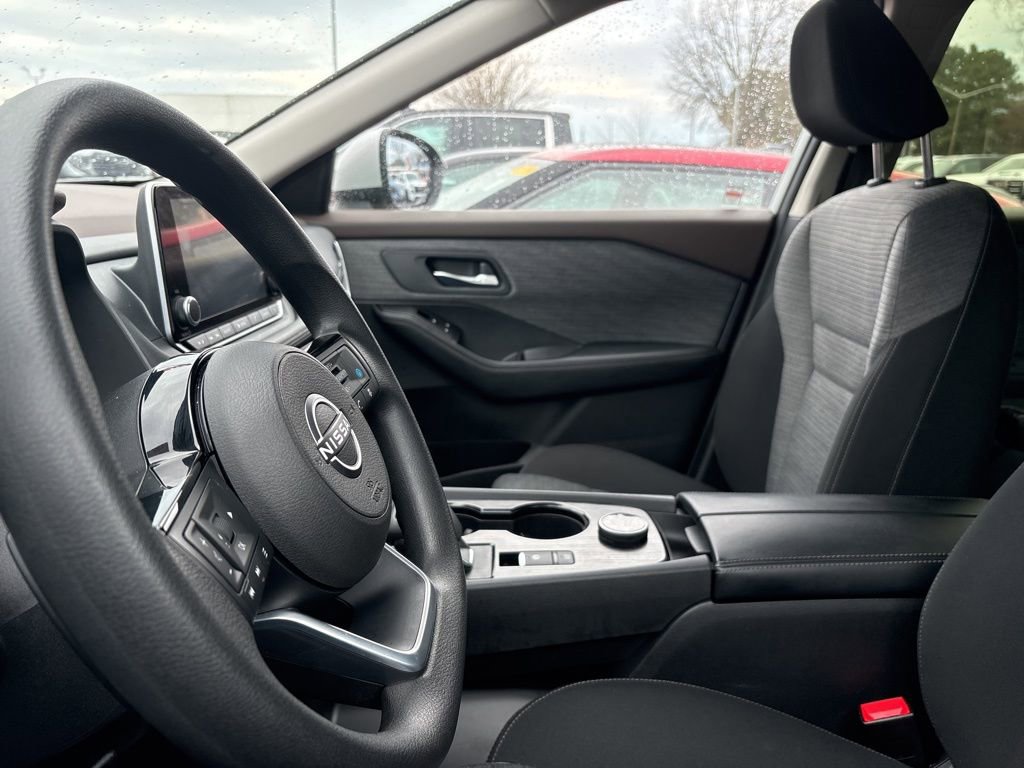 Used 2023 Nissan Rogue SV image 16