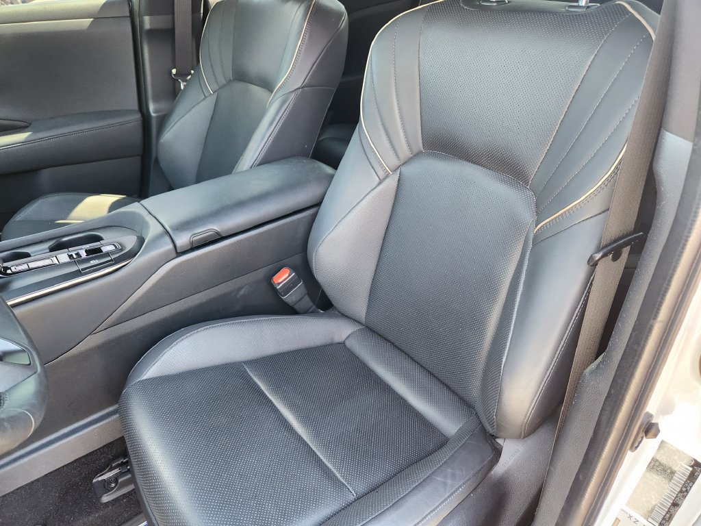 Used 2023 Toyota Crown Platinum AWD/4WD image 14