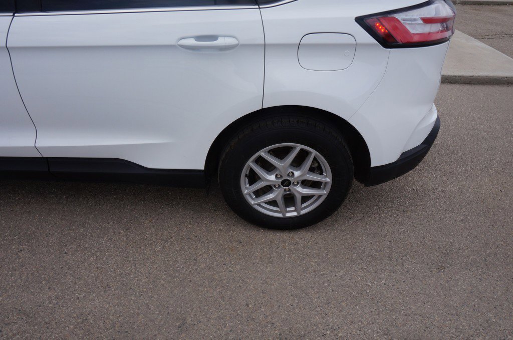 Used 2024 Ford Edge SEL w/ Convenience Package AWD/4WD image 2