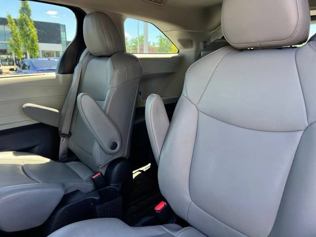 Used 2022 Toyota Sienna XLE w/ XLE Plus Package FWD image 30