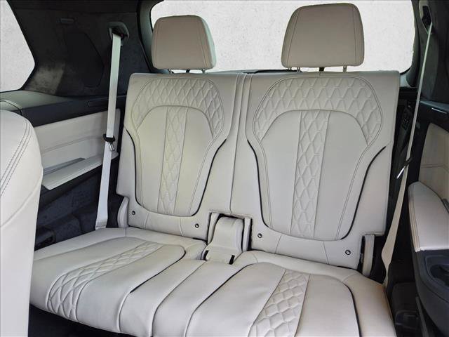 Used 2027 BMW X7 M60i AWD/4WD image 18