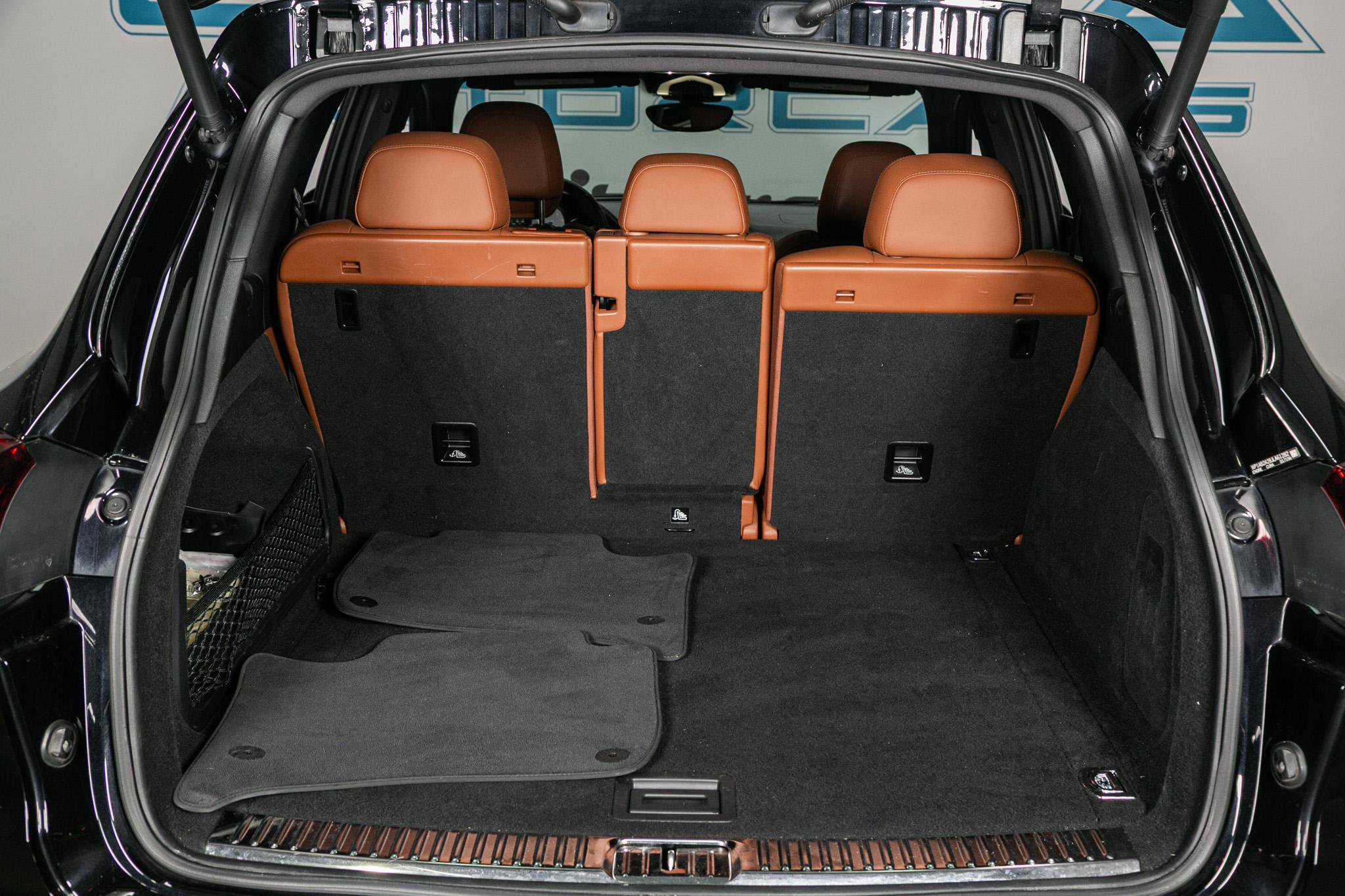 Used 2018 Porsche Cayenne S image 29