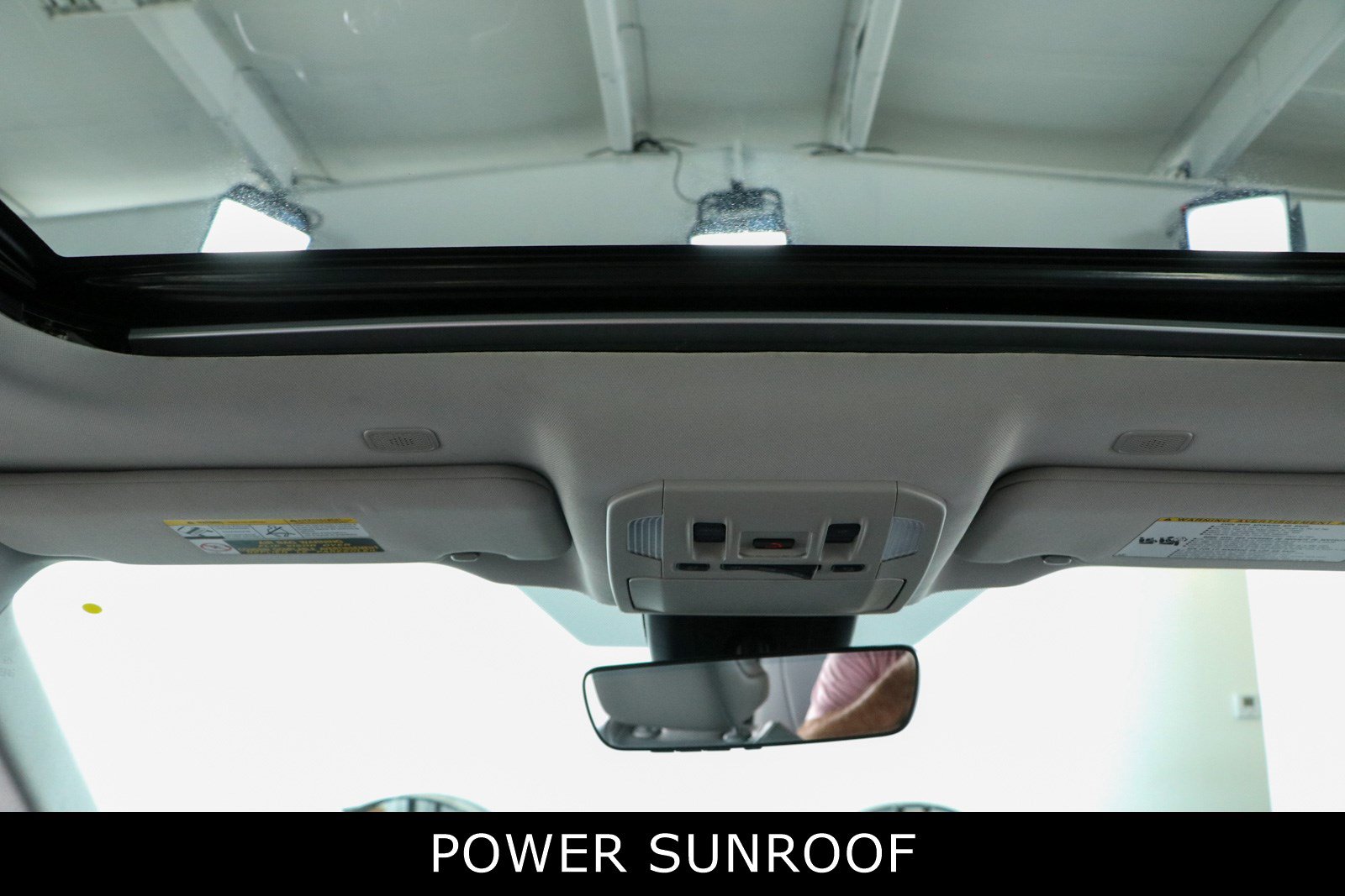 Used 2024 Toyota Highlander XLE FWD image 21