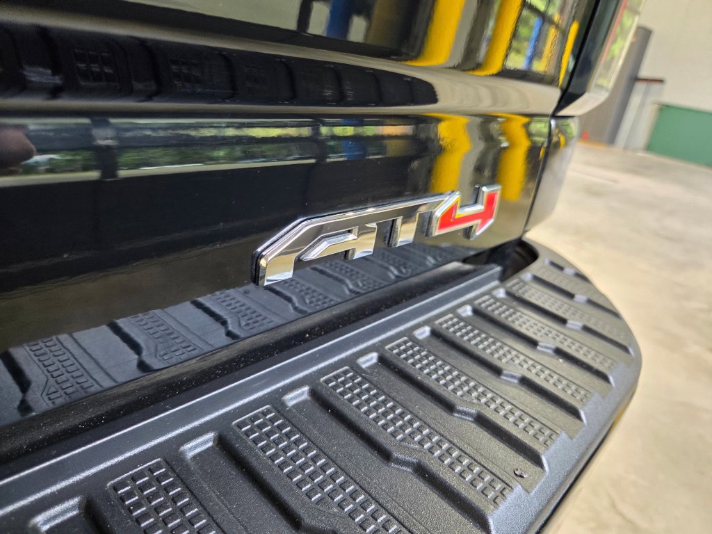 Used 2024 GMC Sierra 2500 AT4 w/ Technology Package AWD/4WD image 31