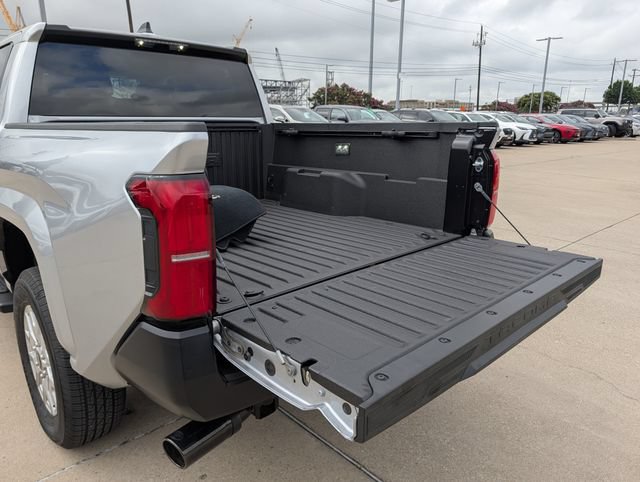 Used 2025 Toyota Tacoma SR AWD/4WD image 28