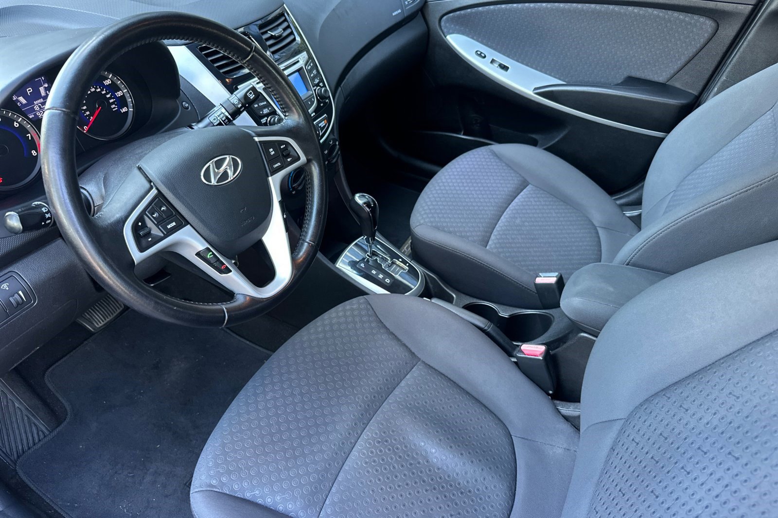 Used 2012 Hyundai Accent SE FWD image 11