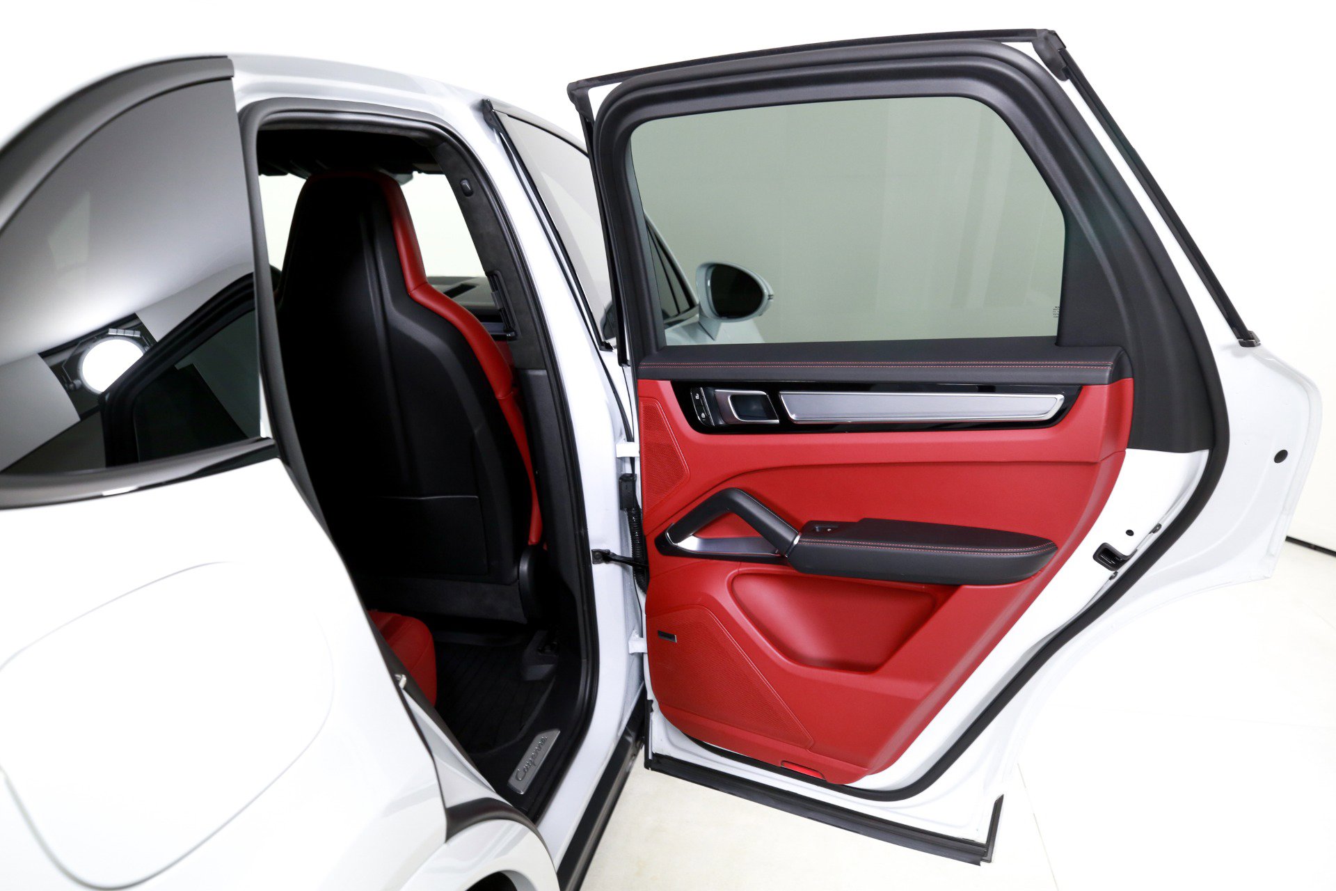 Used 2023 Porsche Cayenne Turbo S image 23