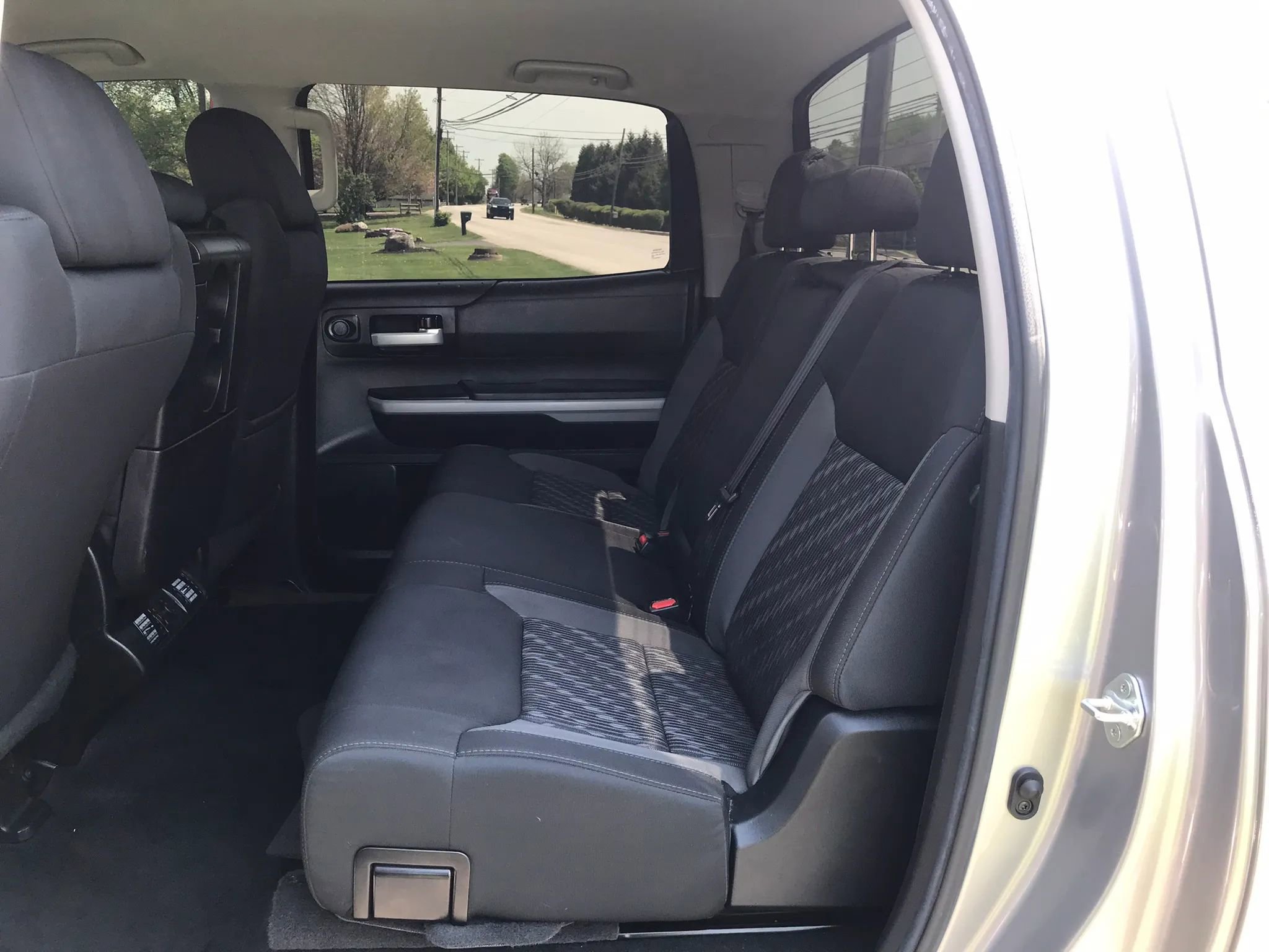 Used 2021 Toyota Tundra SR5 AWD/4WD image 32
