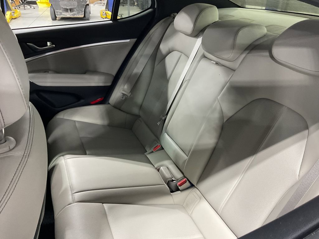 Used 2023 Genesis G70 2.0T image 9