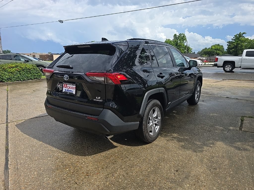 Used 2024 Toyota RAV4 LE AWD/4WD image 16