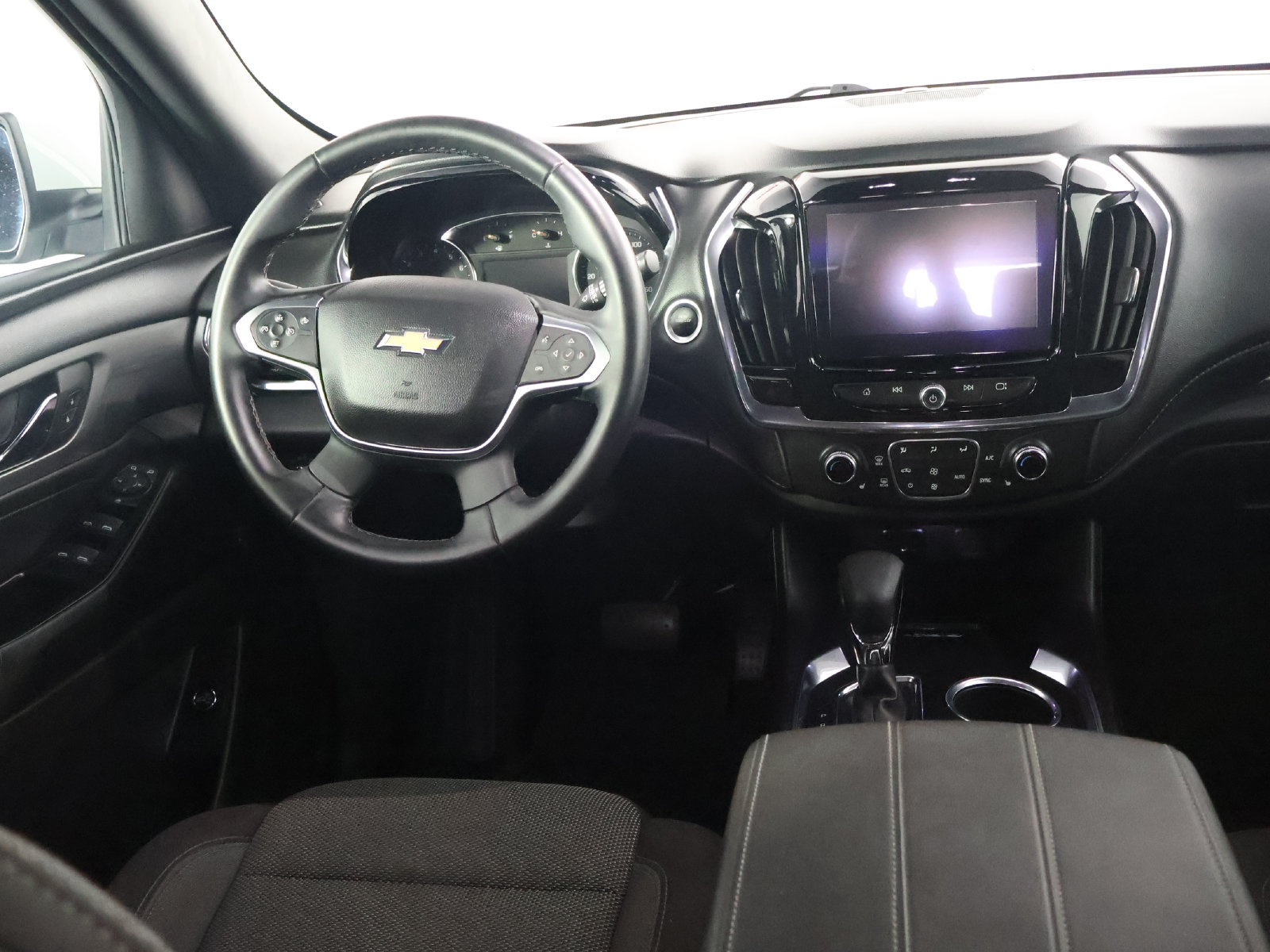 Used 2023 Chevrolet Traverse LT AWD/4WD image 29