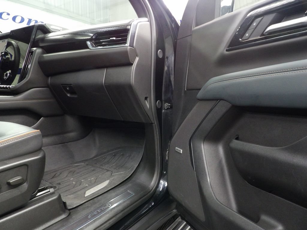Used 2025 GMC Yukon XL AT4 AWD/4WD image 31