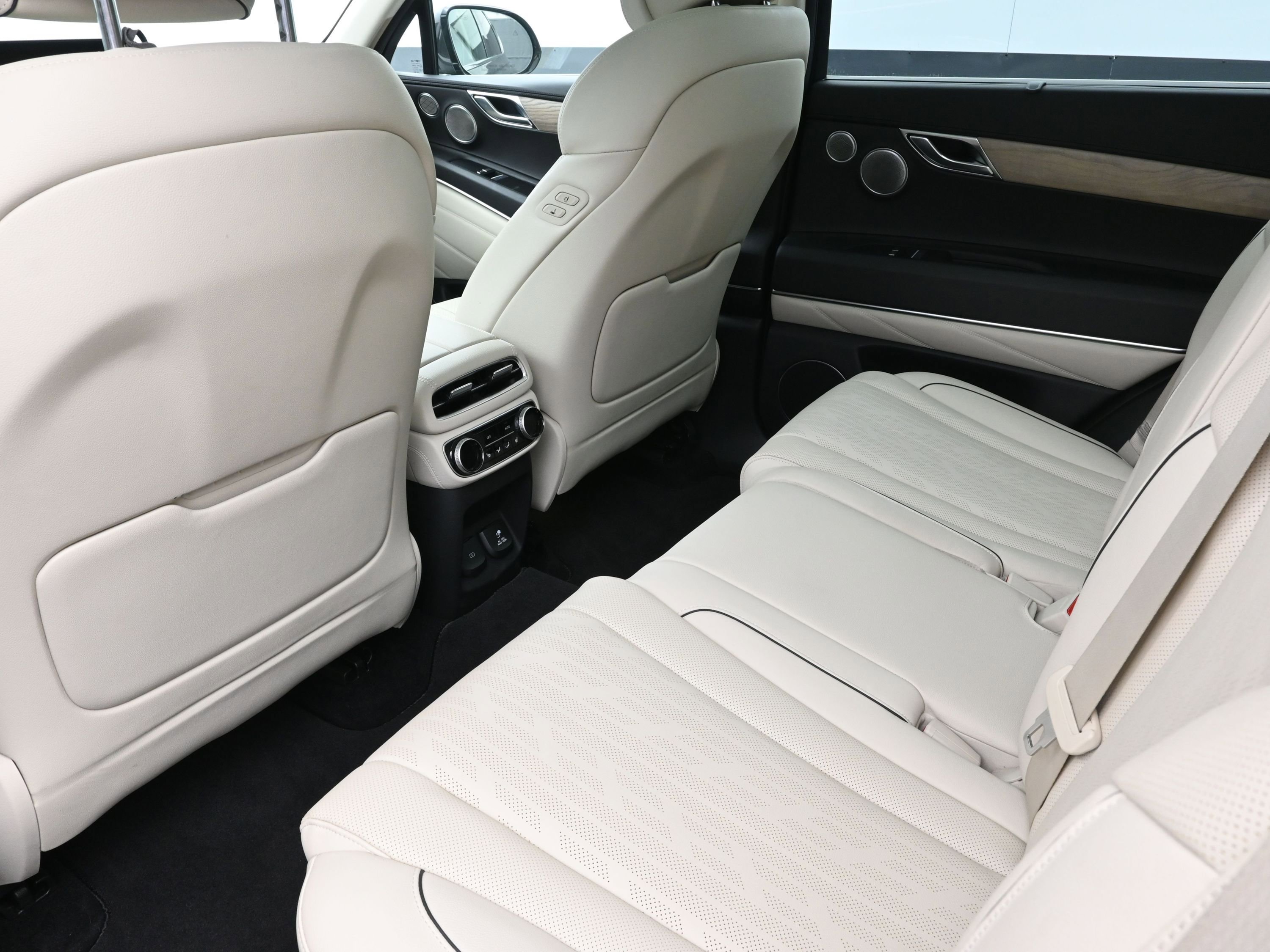 Used 2022 Genesis GV80 2.5T w/ Prestige Package 04 image 22