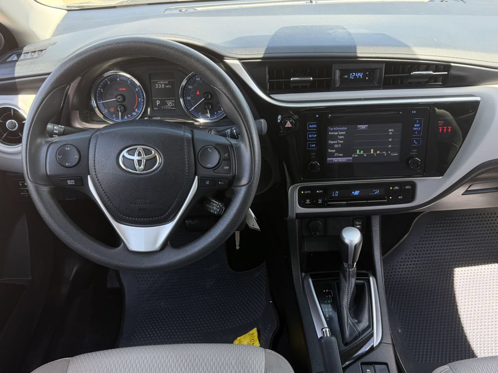 Used 2018 Toyota Corolla LE FWD image 12