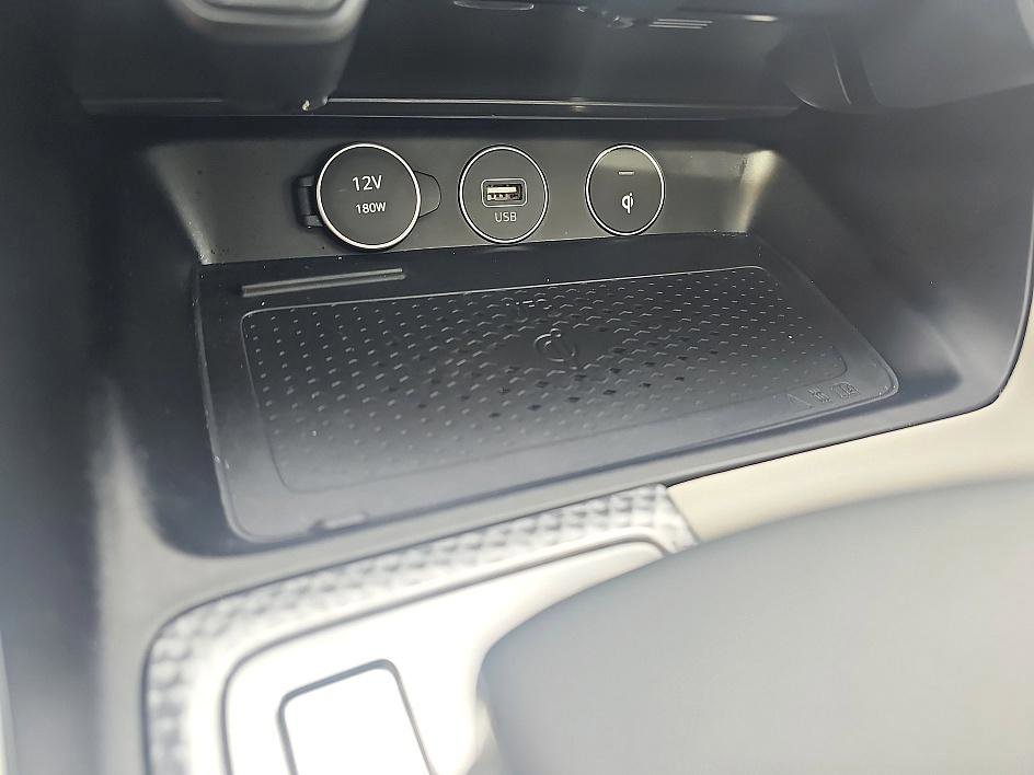 Used 2023 Genesis G70 3.3T w/ Sport Prestige Package image 28