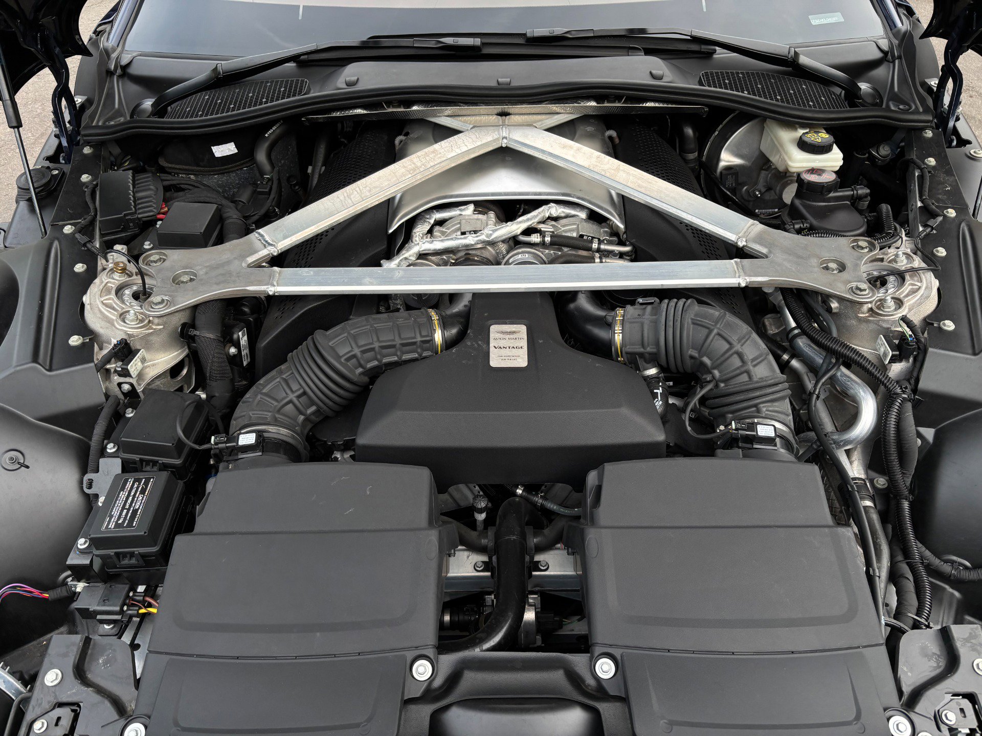 Used 2020 Aston Martin V8 Vantage Coupe RWD image 32