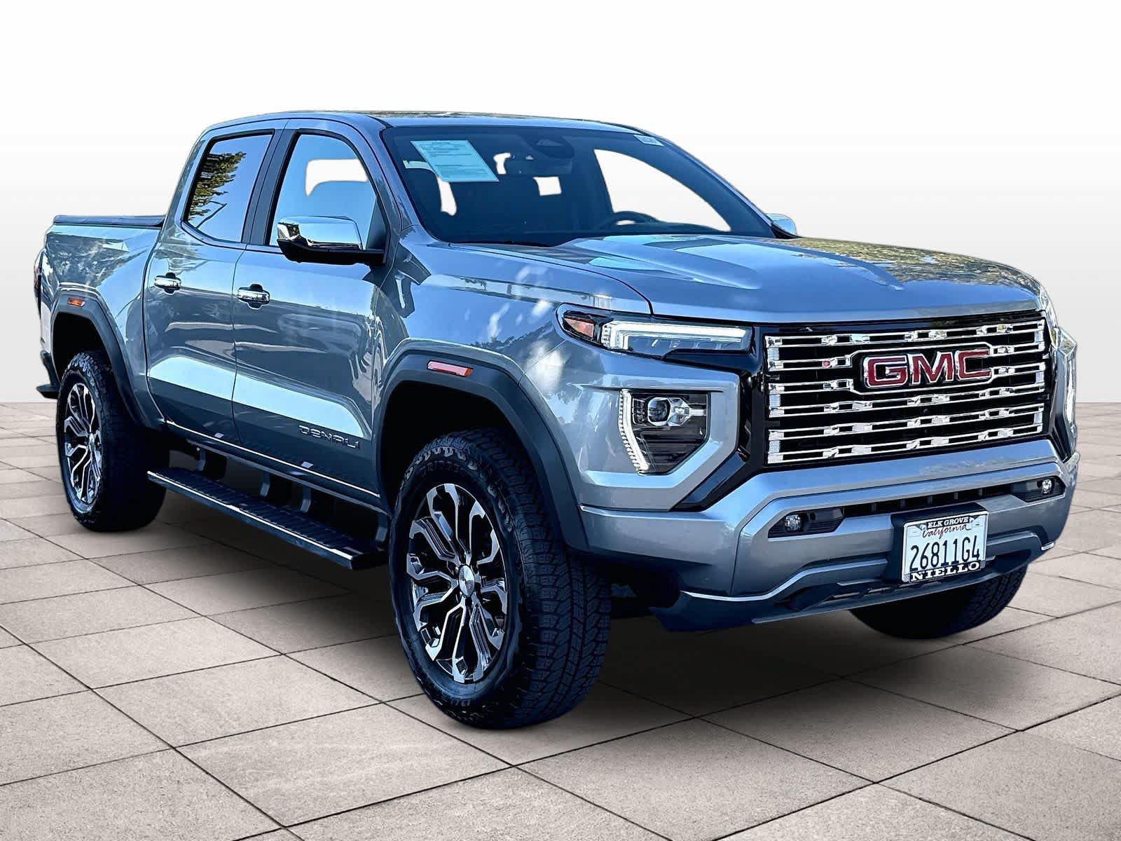 Used 2025 GMC Canyon Denali AWD/4WD image 3