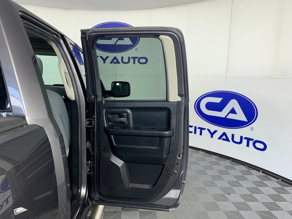 Used 2019 RAM 1500 Tradesman w/ Chrome Plus Package RWD image 32