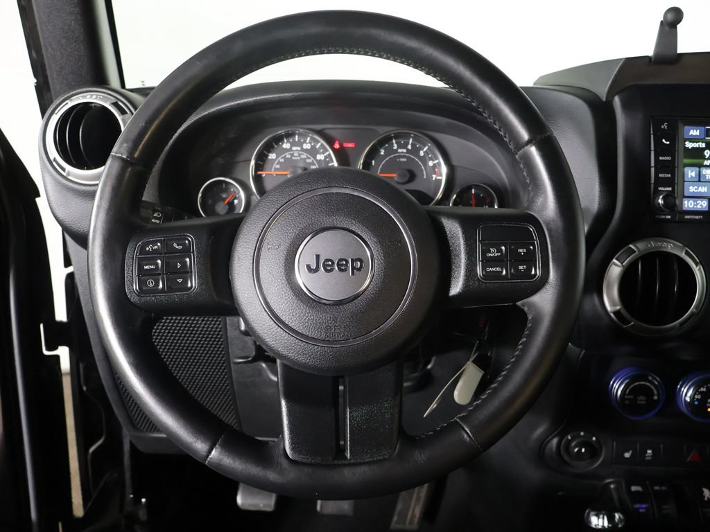Used 2016 Jeep Wrangler Unlimited Sahara w/ Connectivity Group AWD/4WD image 30