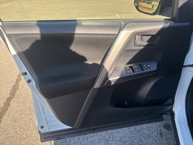 Used 2018 Toyota RAV4 LE image 14