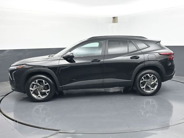 Used 2025 Chevrolet Trax LT w/ LT Convenience Package FWD image 4