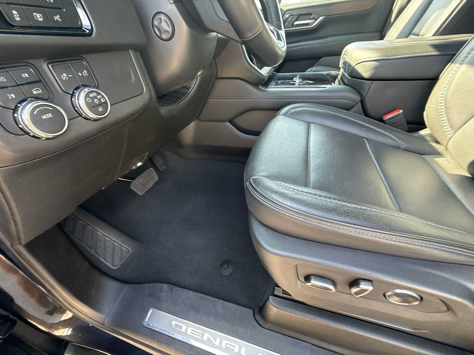Certified 2025 GMC Yukon Denali AWD/4WD image 34