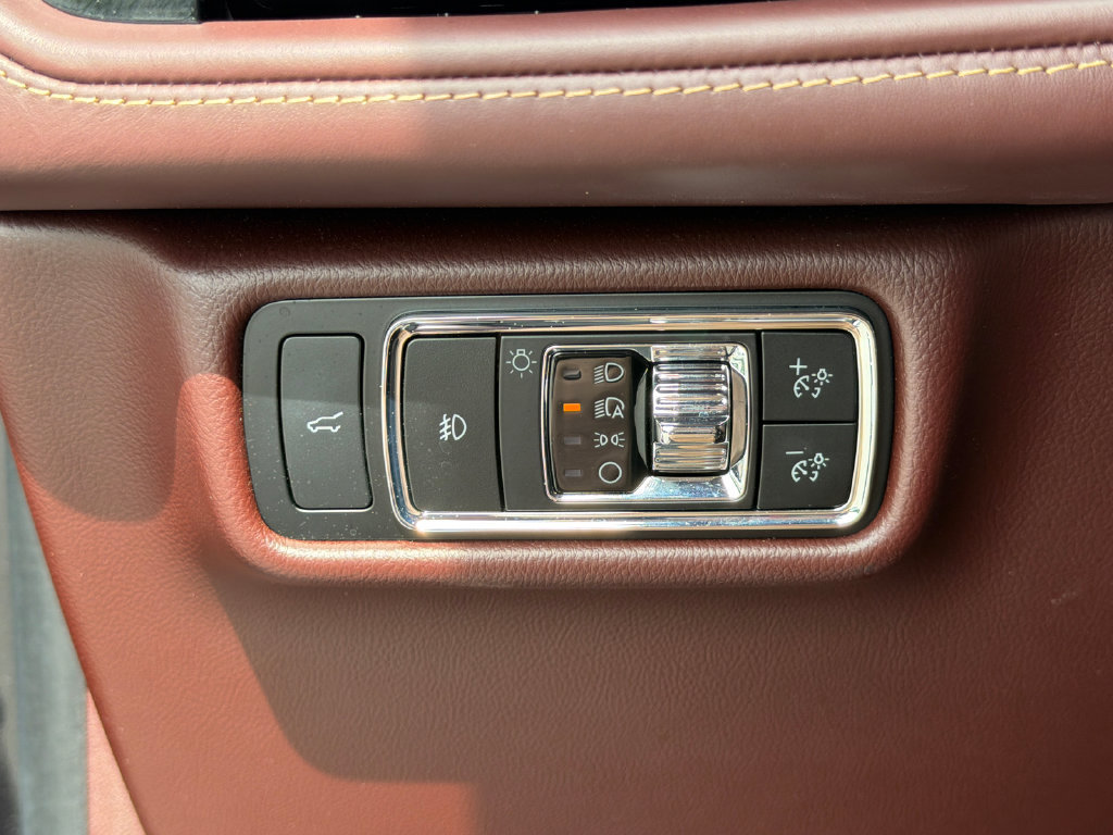 Used 2024 Lincoln Aviator Black Label AWD/4WD image 33