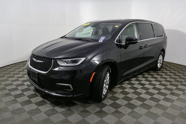 Used 2024 Chrysler Pacifica Touring-L FWD image 5