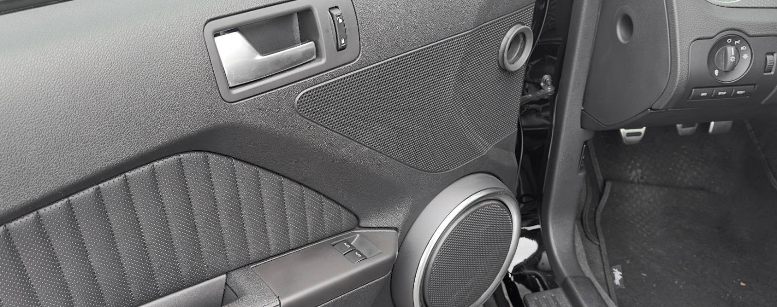 Used 2012 Ford Mustang Shelby GT500 w/ SVT Performance Pkg image 18