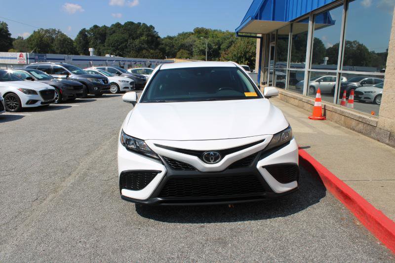 Used 2023 Toyota Camry SE image 2