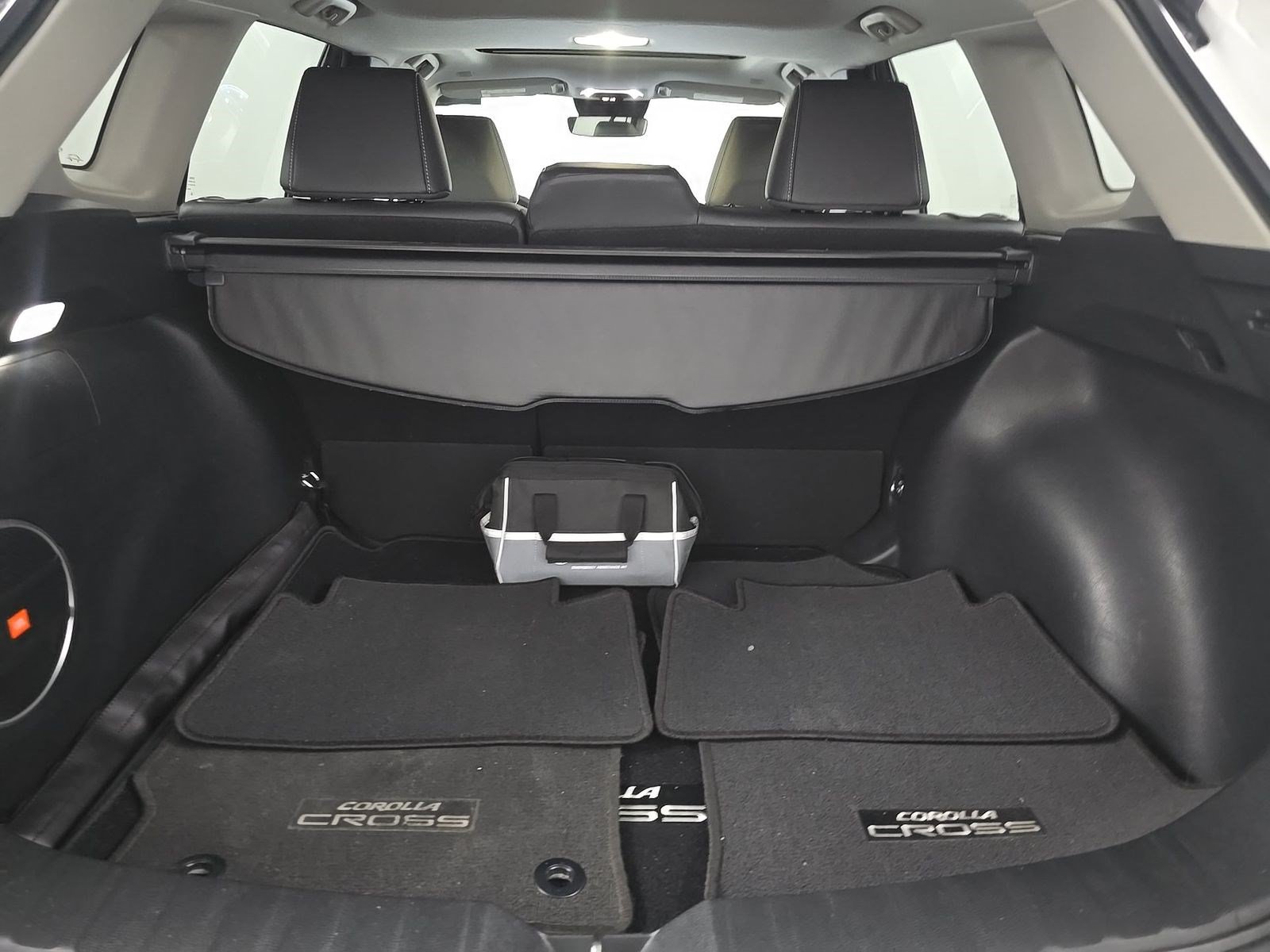 Used 2023 Toyota Corolla Cross XLE w/ Convenience Package FWD image 14