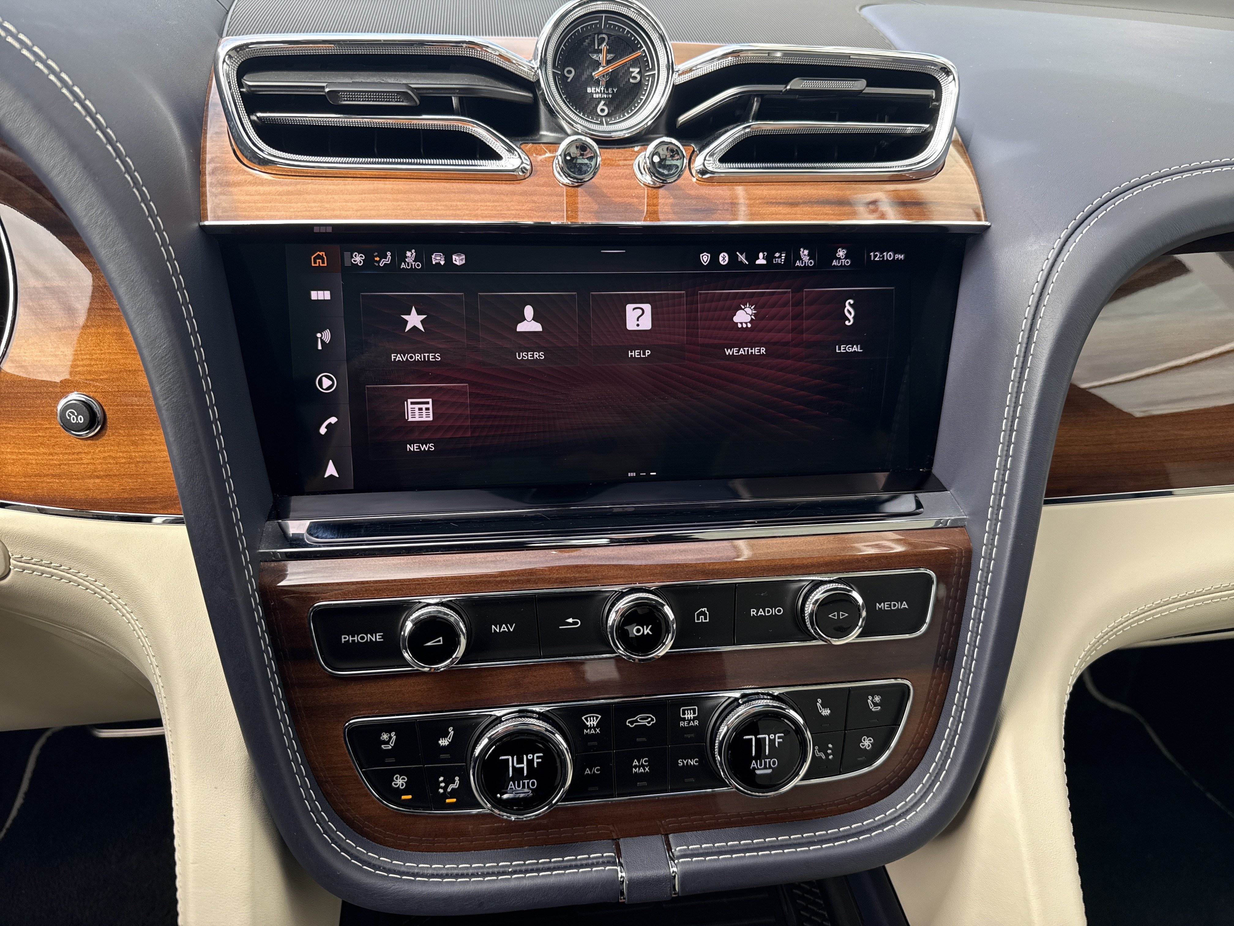 Used 2022 Bentley Bentayga AWD/4WD image 22