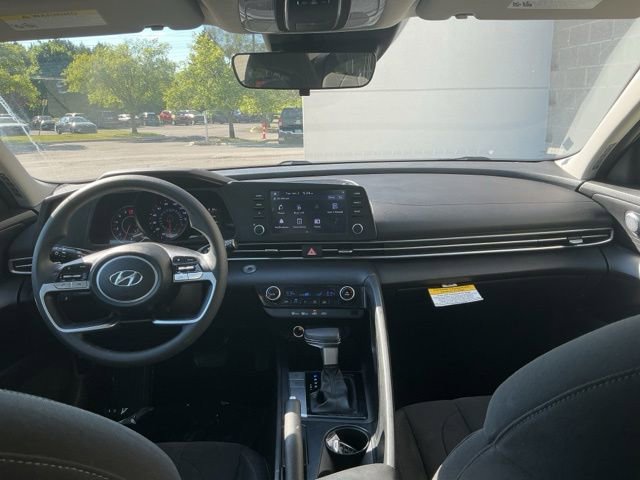 Used 2022 Hyundai Elantra SEL w/ Cargo Package FWD image 2