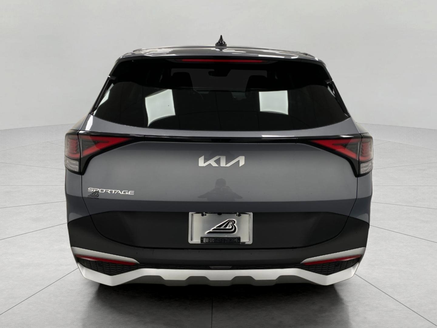 Used 2025 Kia Sportage EX image 4
