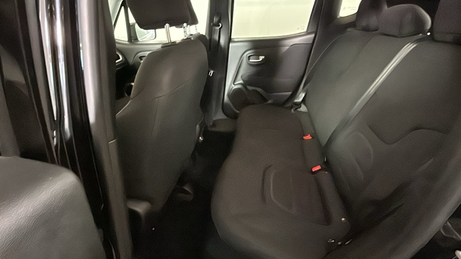 Used 2020 Jeep Renegade Latitude w/ Cold Weather Group AWD/4WD image 31