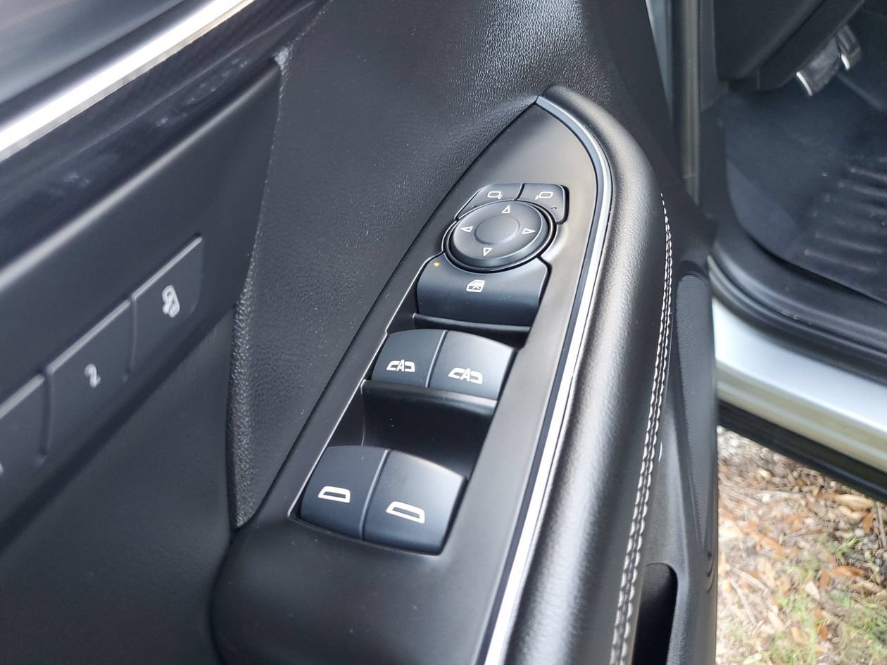 Used 2023 Buick Envision Essence w/ Sport Touring Package AWD/4WD image 18