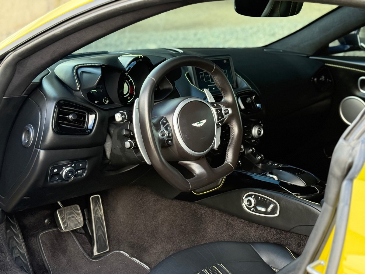 Used 2020 Aston Martin V8 Vantage Coupe RWD image 15