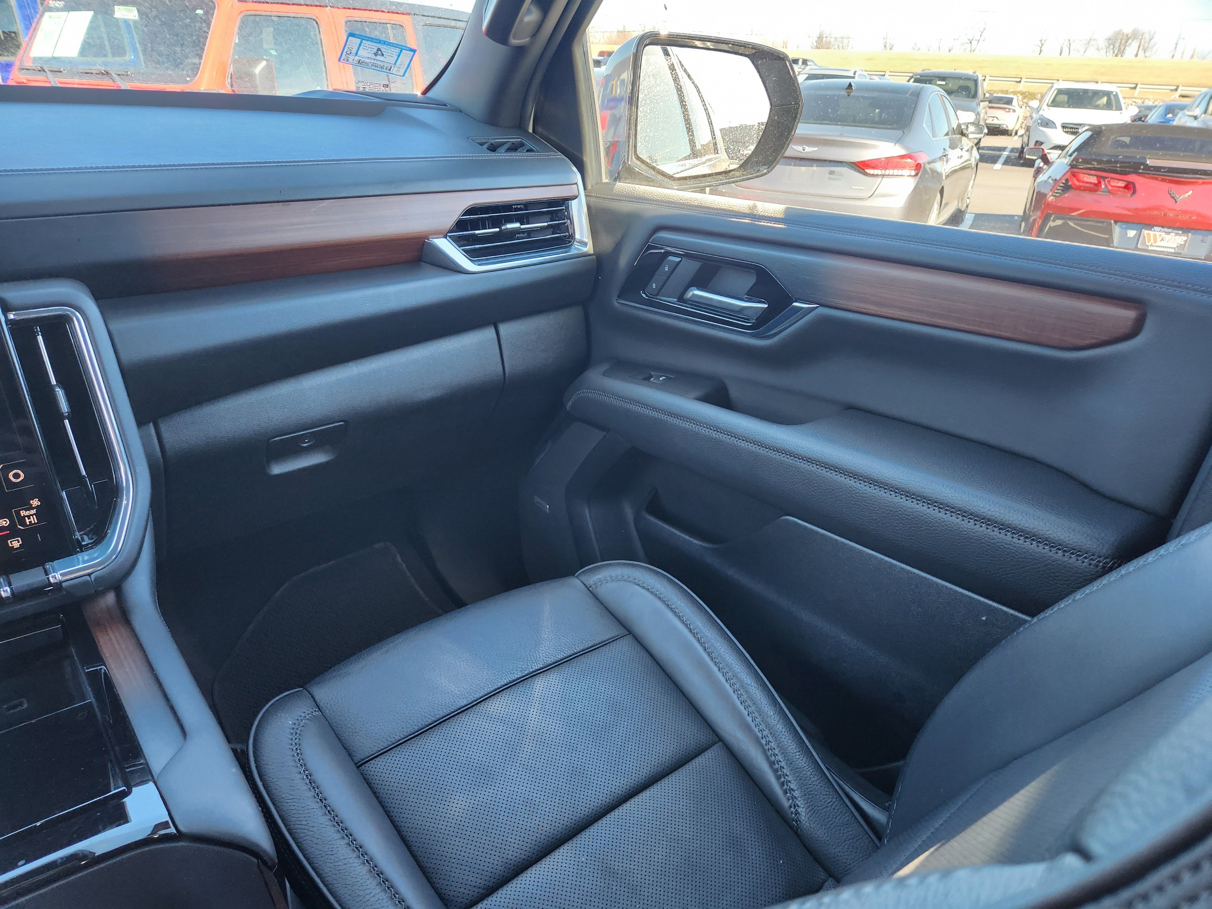 Used 2025 GMC Yukon XL Denali image 23