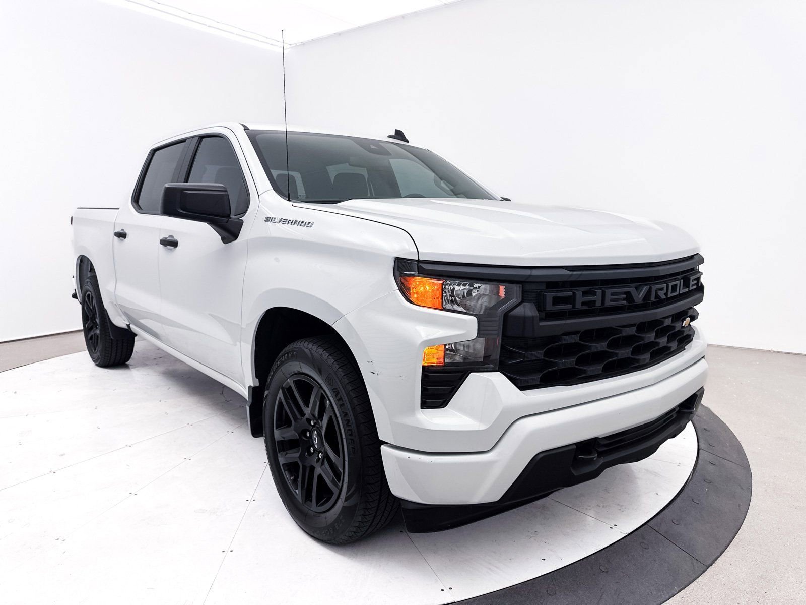 Used 2022 Chevrolet Silverado 1500 Custom image 9